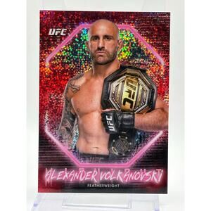 2025 Topps UFC Midnight Alexander Volkanovski Twilight Red Refractor 51/99 SP